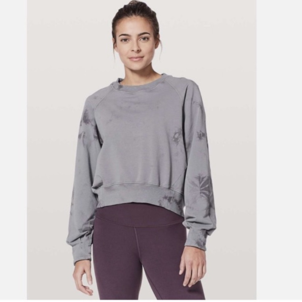 Lululemon Its A Wash Shibori Tie Dye Sweatshirt in Gris Magnum. Size 8